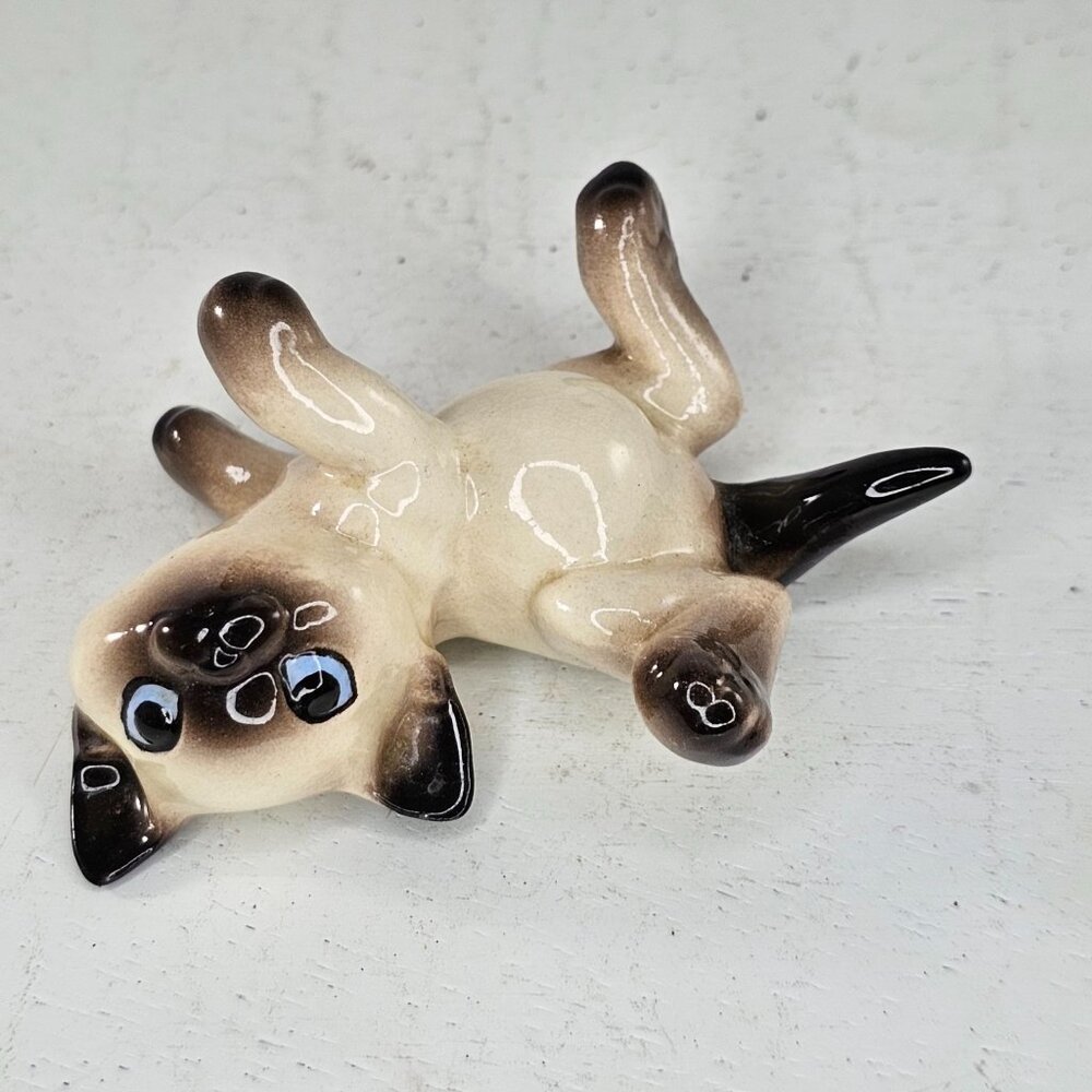 Hagen Renaker DW Lying Kitten On Back Cat Figurine Designer's Workshop Siamese